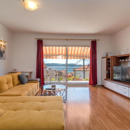 Comfortable Apartment Near The Sea Trogir Exteriör bild