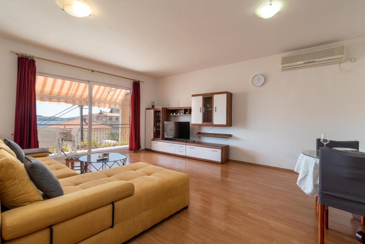 Comfortable Apartment Near The Sea Trogir Exteriör bild