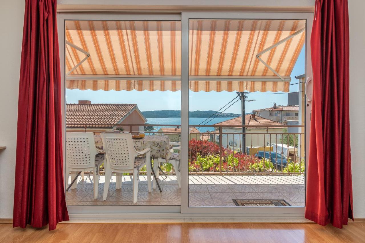 Comfortable Apartment Near The Sea Trogir Exteriör bild