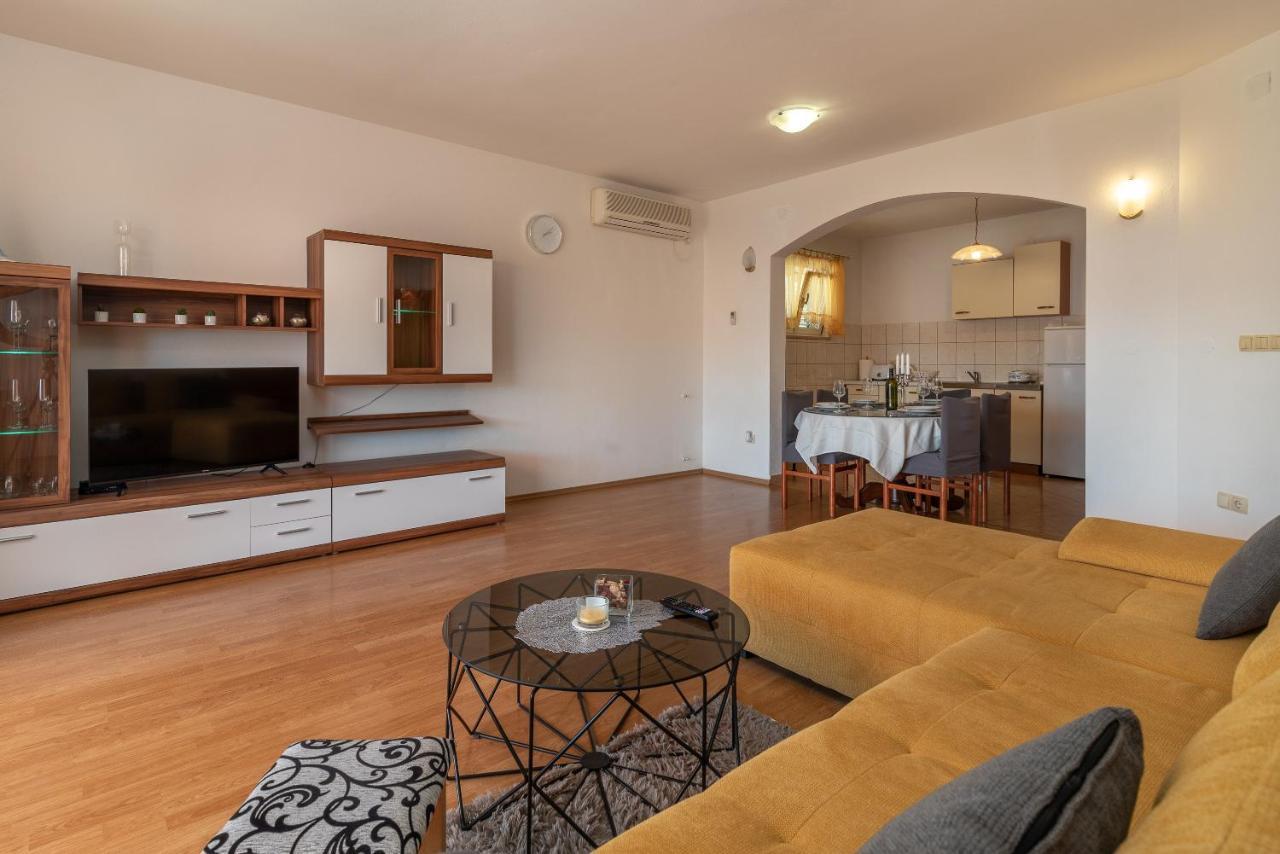 Comfortable Apartment Near The Sea Trogir Exteriör bild