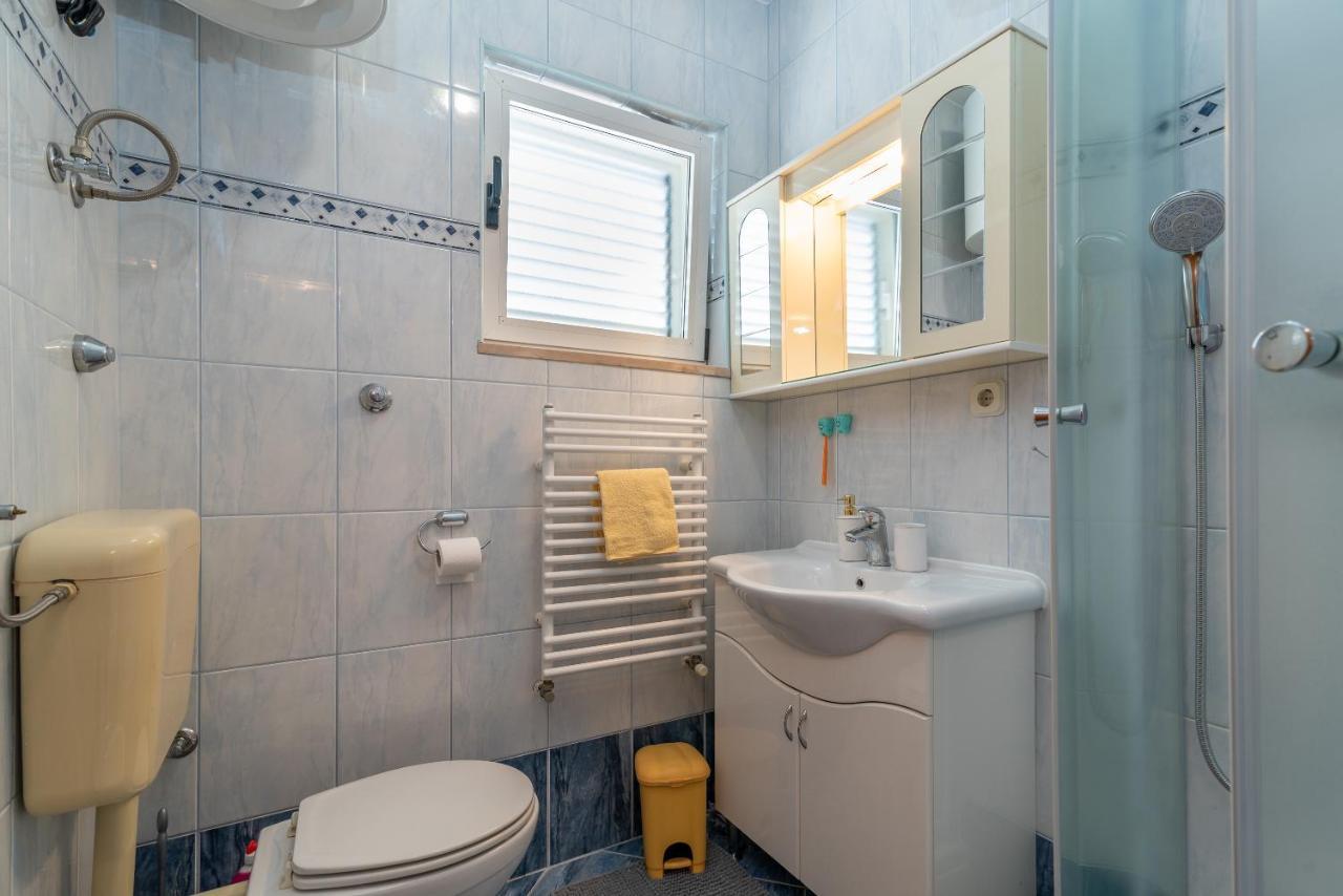 Comfortable Apartment Near The Sea Trogir Exteriör bild