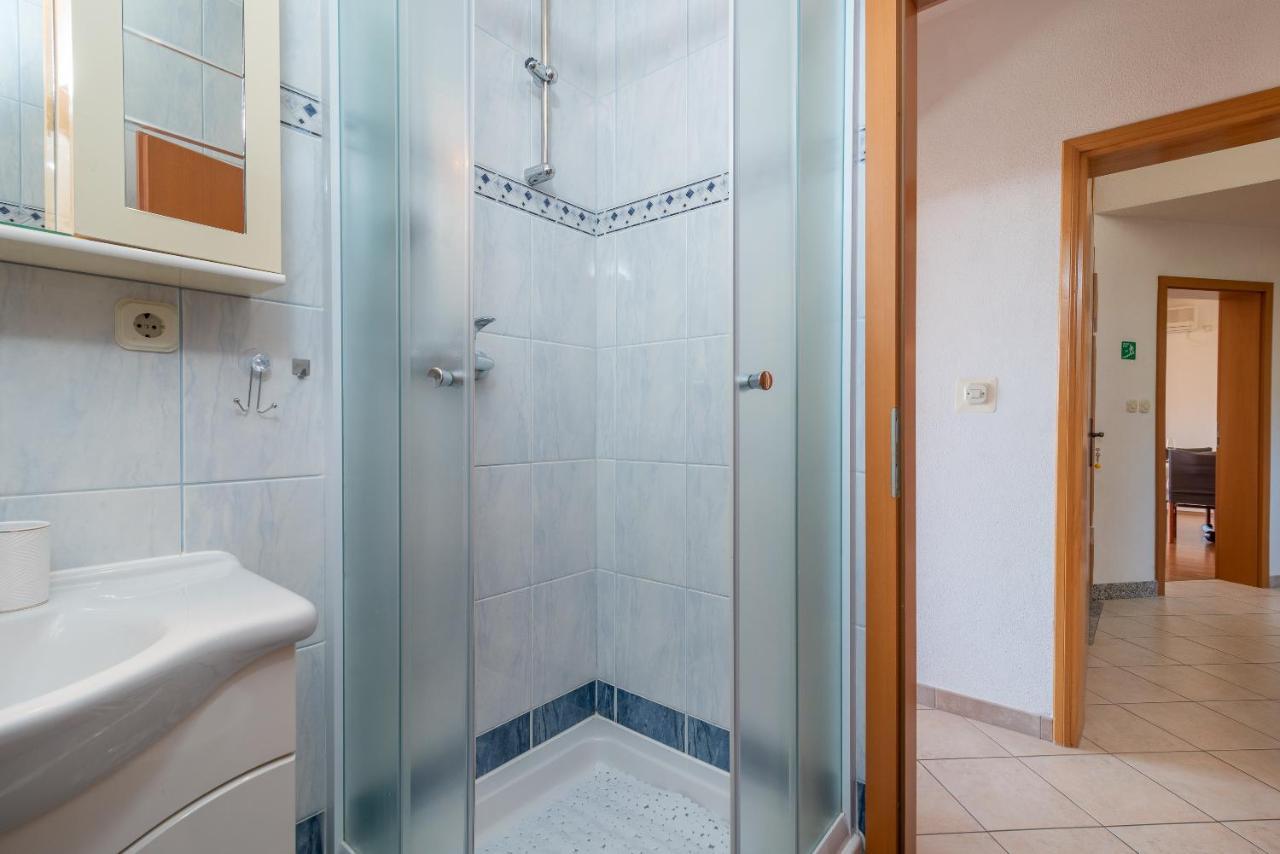 Comfortable Apartment Near The Sea Trogir Exteriör bild