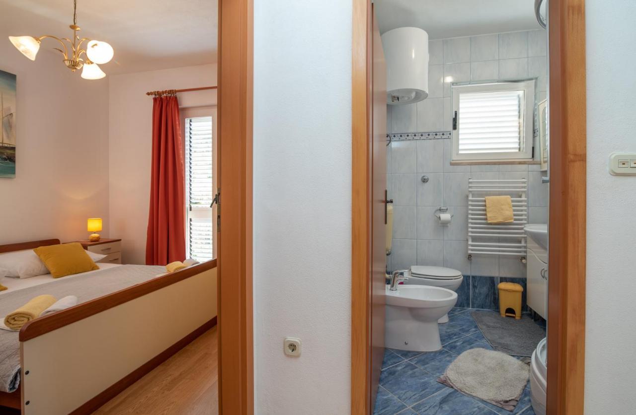 Comfortable Apartment Near The Sea Trogir Exteriör bild