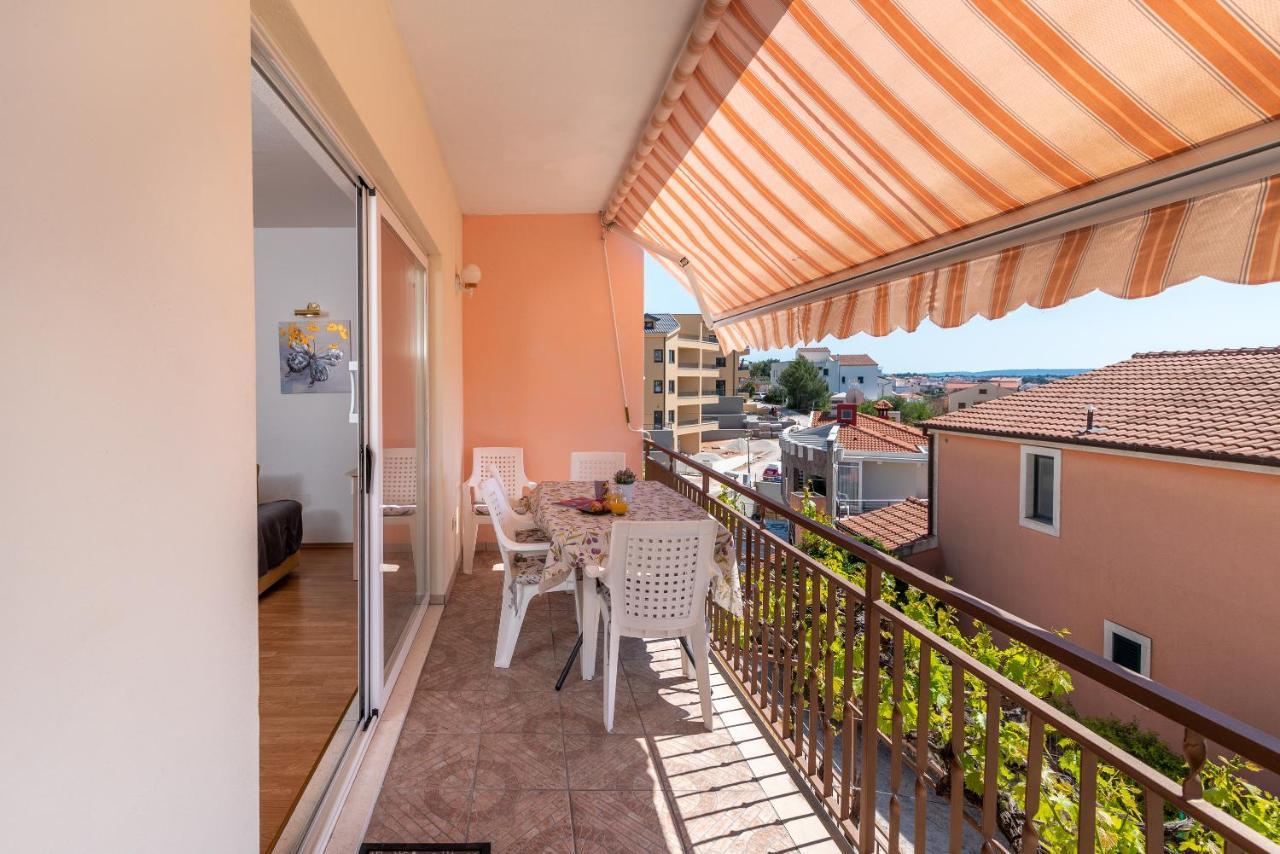 Comfortable Apartment Near The Sea Trogir Exteriör bild