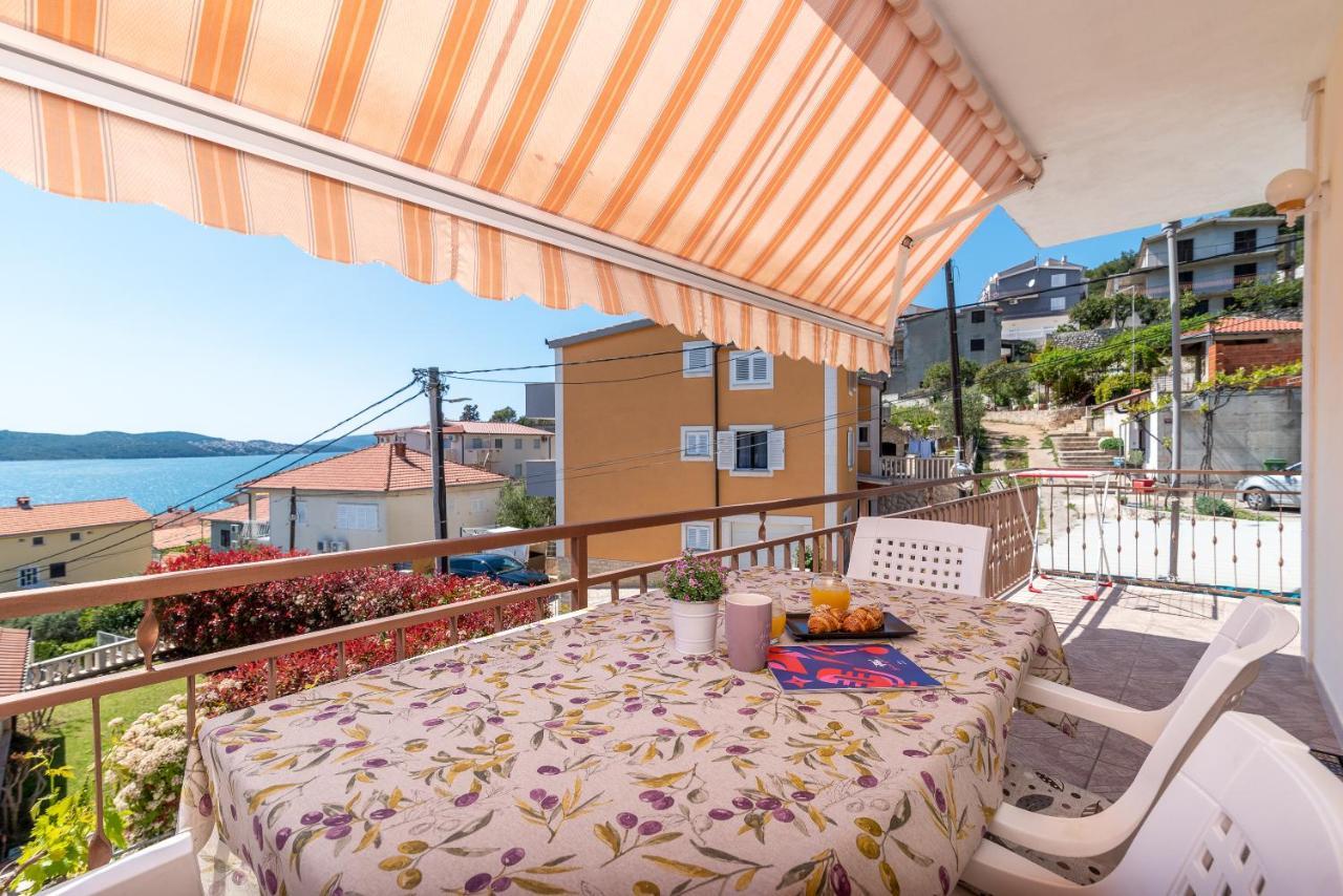 Comfortable Apartment Near The Sea Trogir Exteriör bild