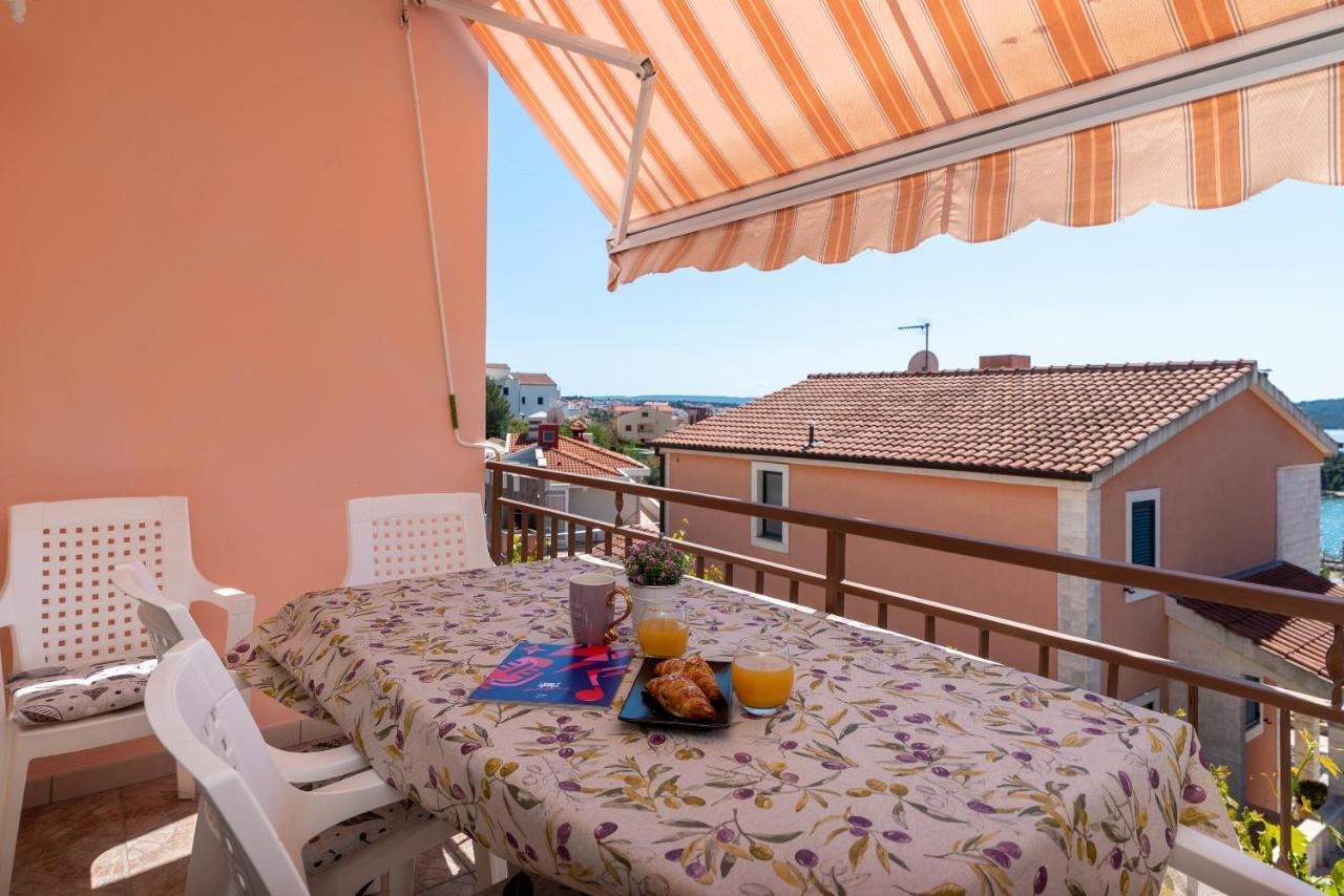 Comfortable Apartment Near The Sea Trogir Exteriör bild