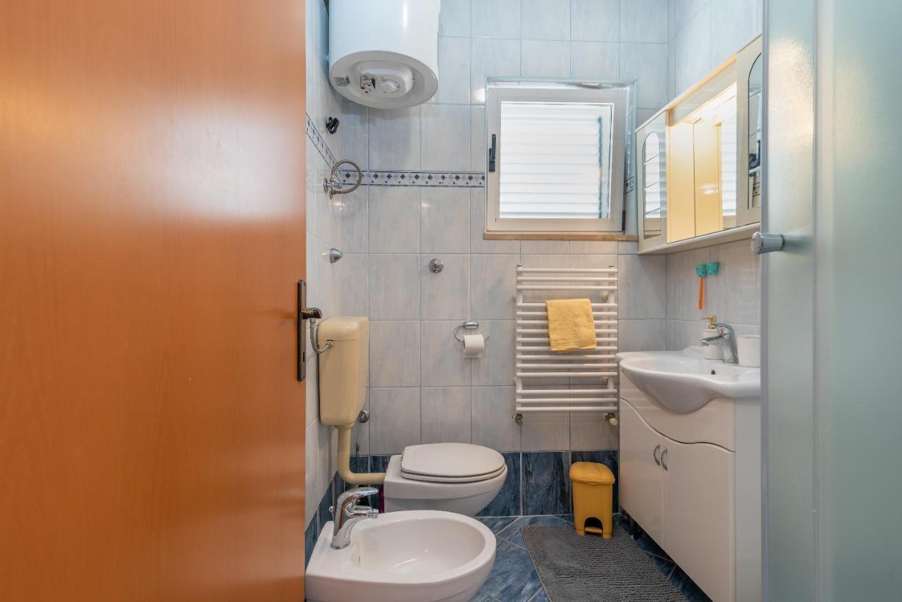 Comfortable Apartment Near The Sea Trogir Exteriör bild