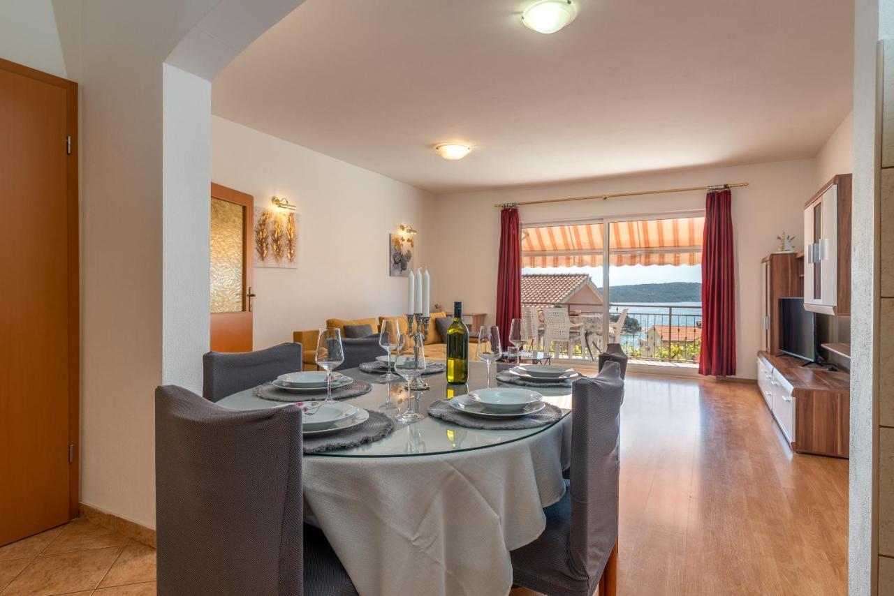 Comfortable Apartment Near The Sea Trogir Exteriör bild