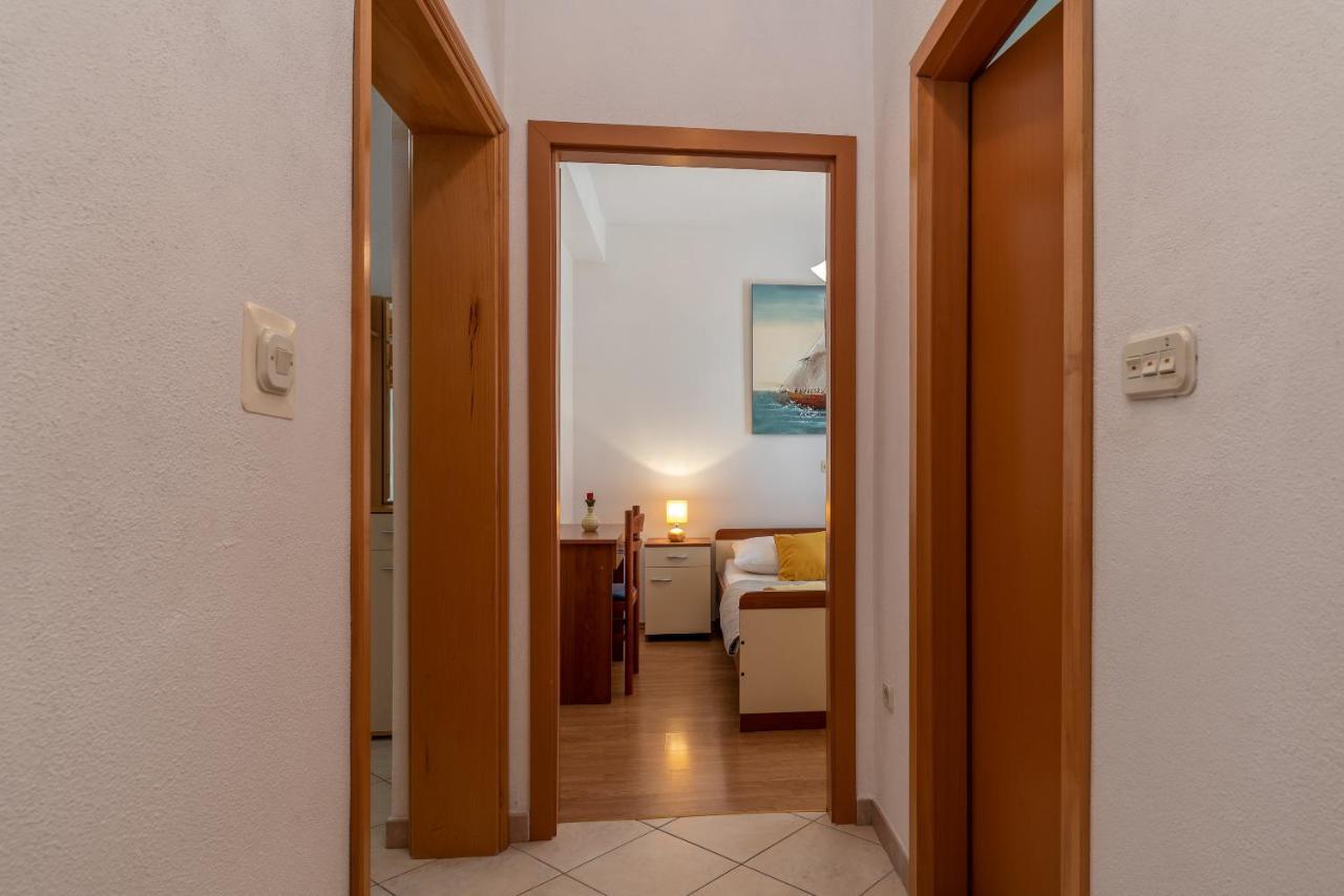 Comfortable Apartment Near The Sea Trogir Exteriör bild