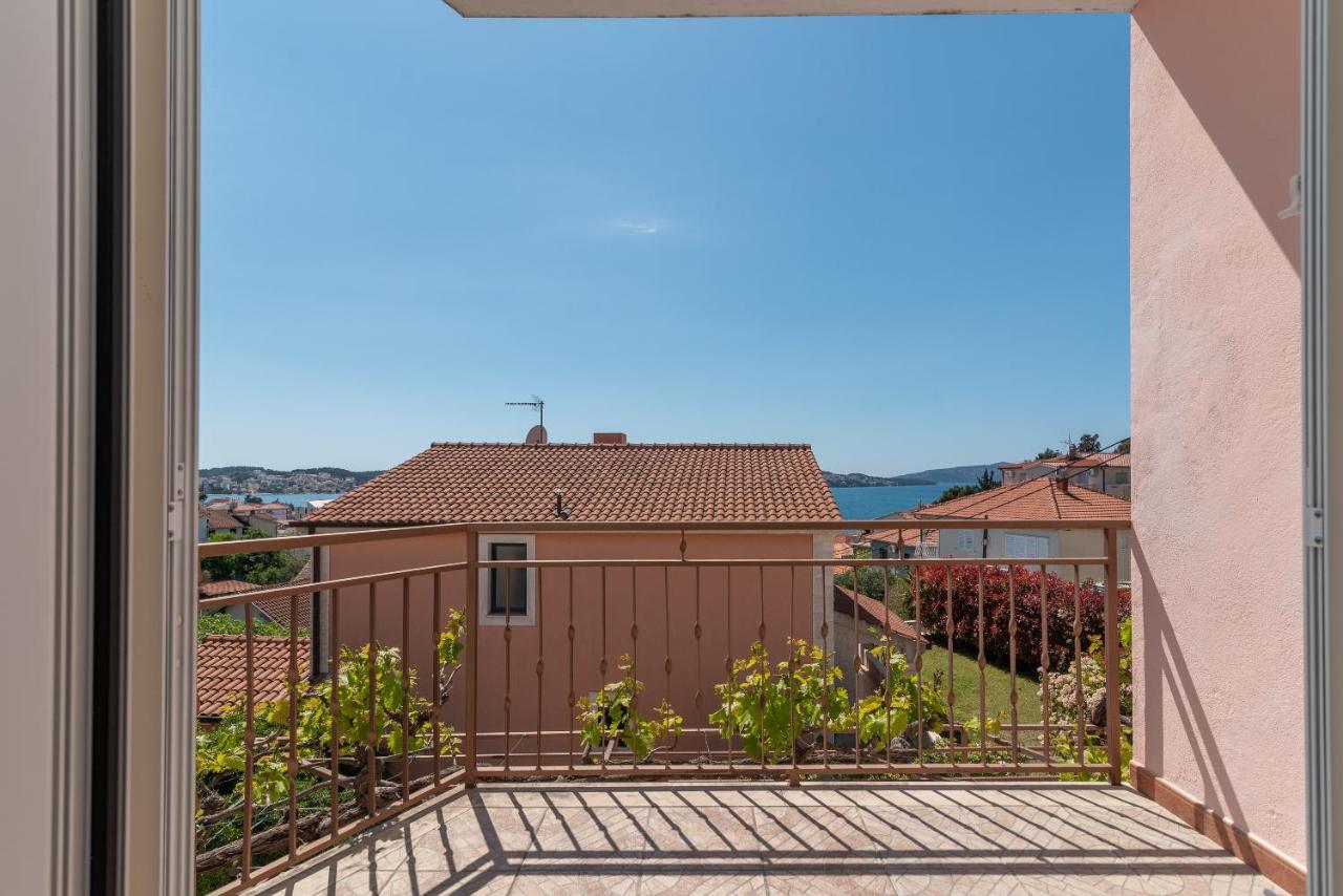 Comfortable Apartment Near The Sea Trogir Exteriör bild