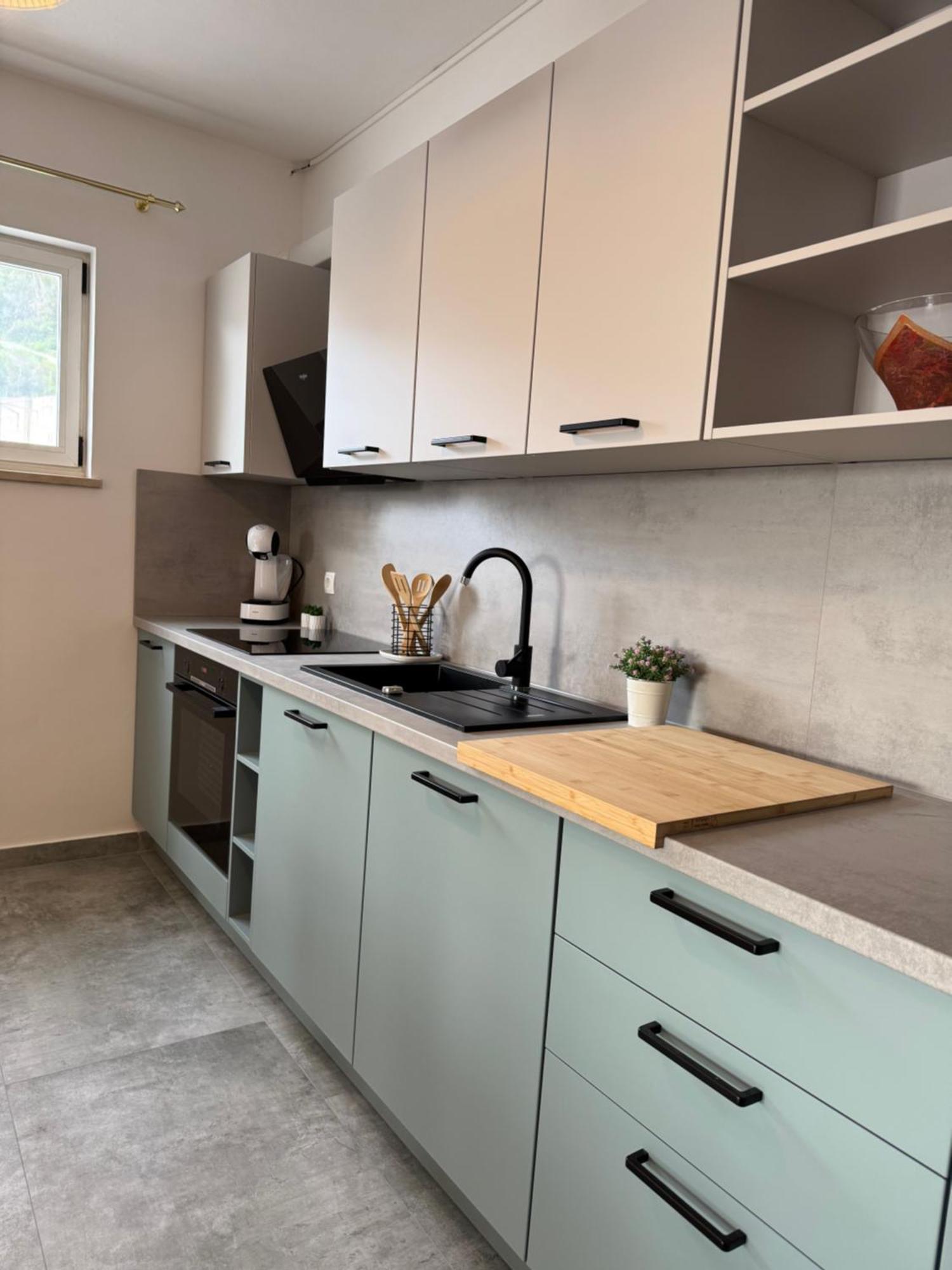 Comfortable Apartment Near The Sea Trogir Exteriör bild