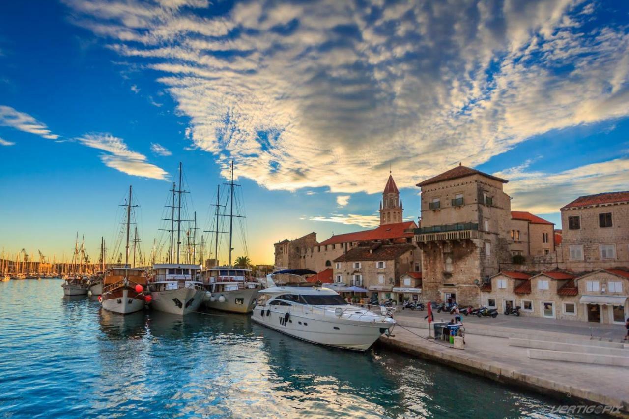 Comfortable Apartment Near The Sea Trogir Exteriör bild